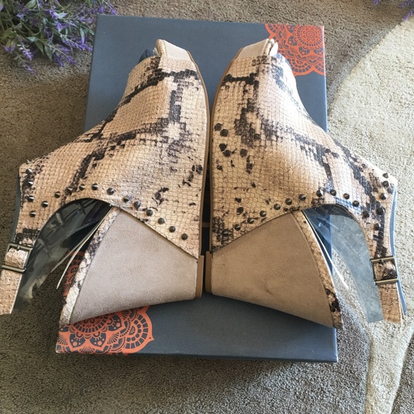 Carlos by Carlos Santana Marcia Snake Print Wedge Sandal 10 - Picture 4 of 12